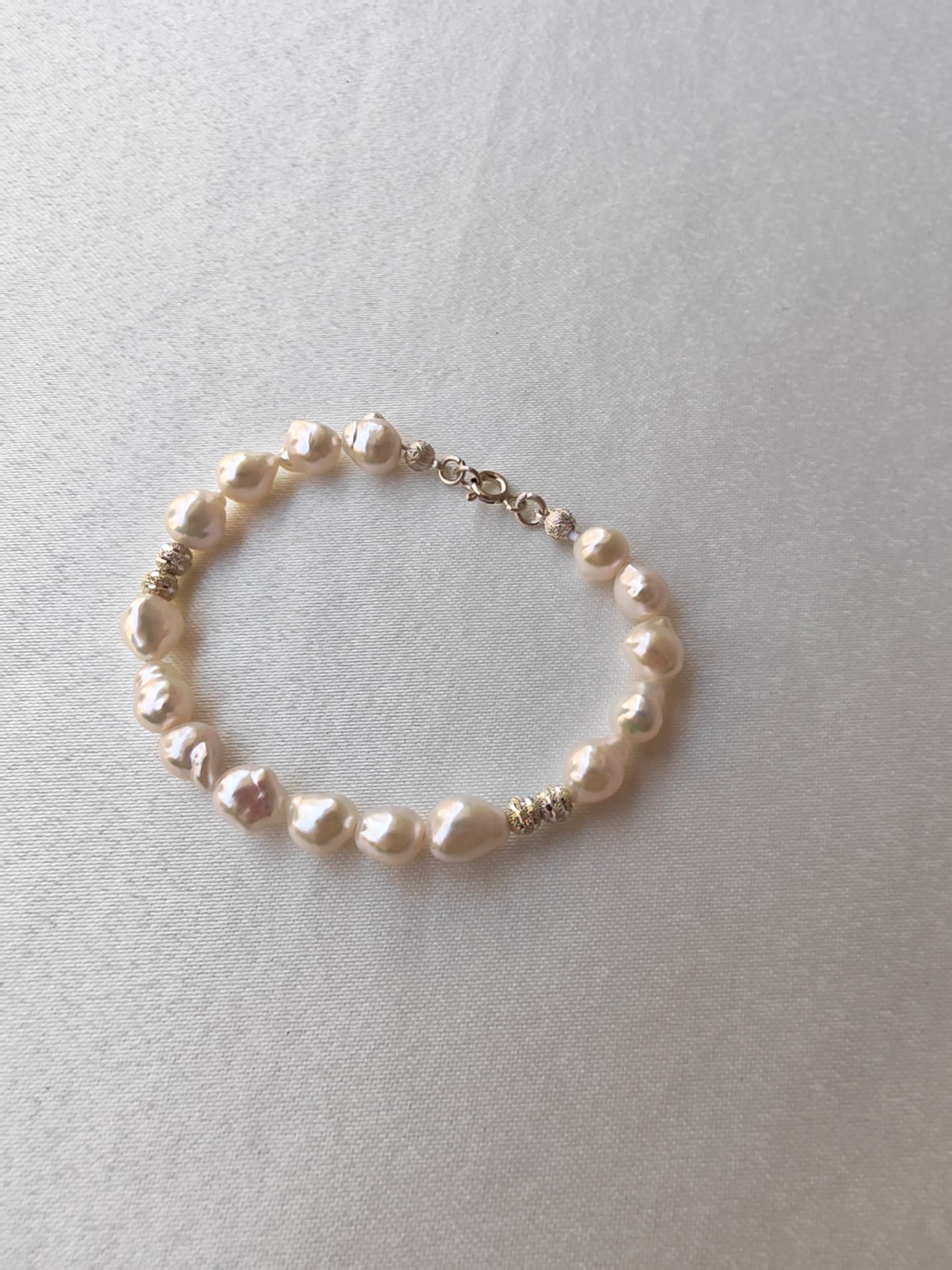 Selene — El Yapımı Ay Enerjili Doğal Taş Bilezik | moirai jewellery