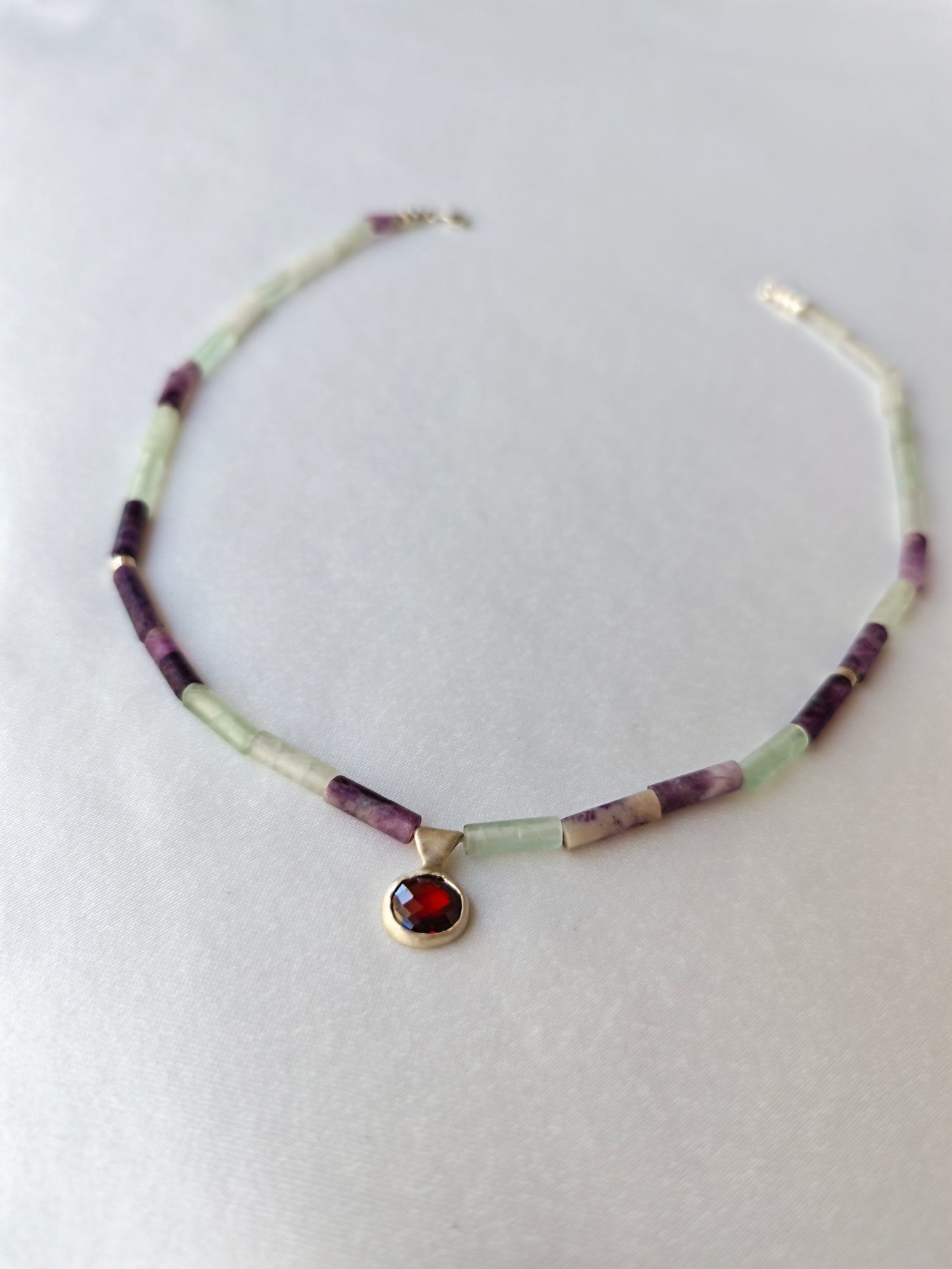 Atropos'un Kırmızısı — Flüorit & Garnet El Yapımı Gümüş Kolye | moirai jewellery