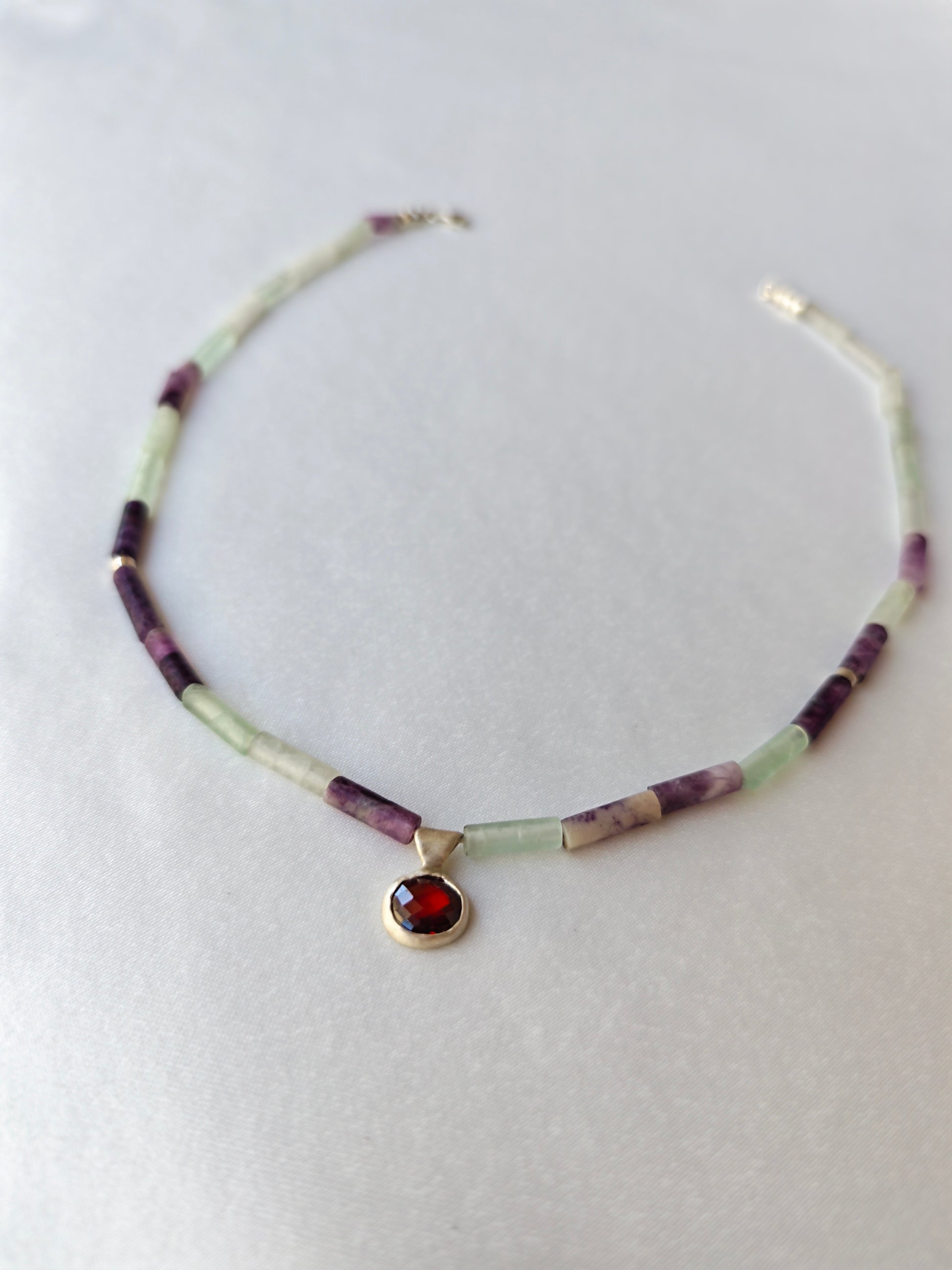 Atropos'un Kırmızısı — Flüorit & Garnet El Yapımı Gümüş Kolye | moirai jewellery