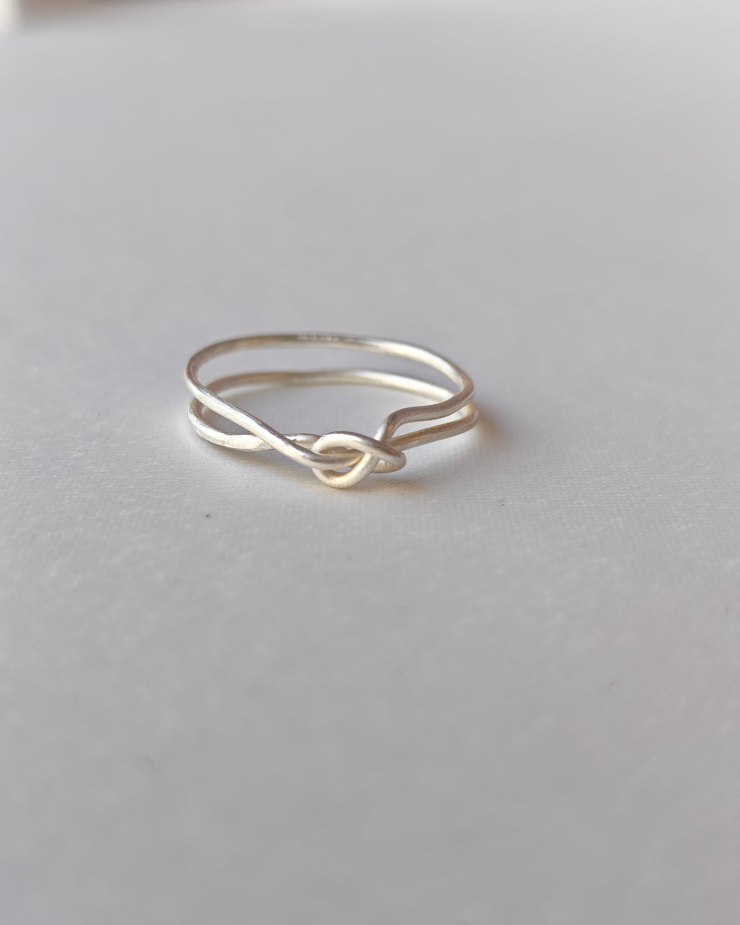 Vinculum — El Yapımı Bağ Motifli Gümüş Yüzük | moirai jewellery