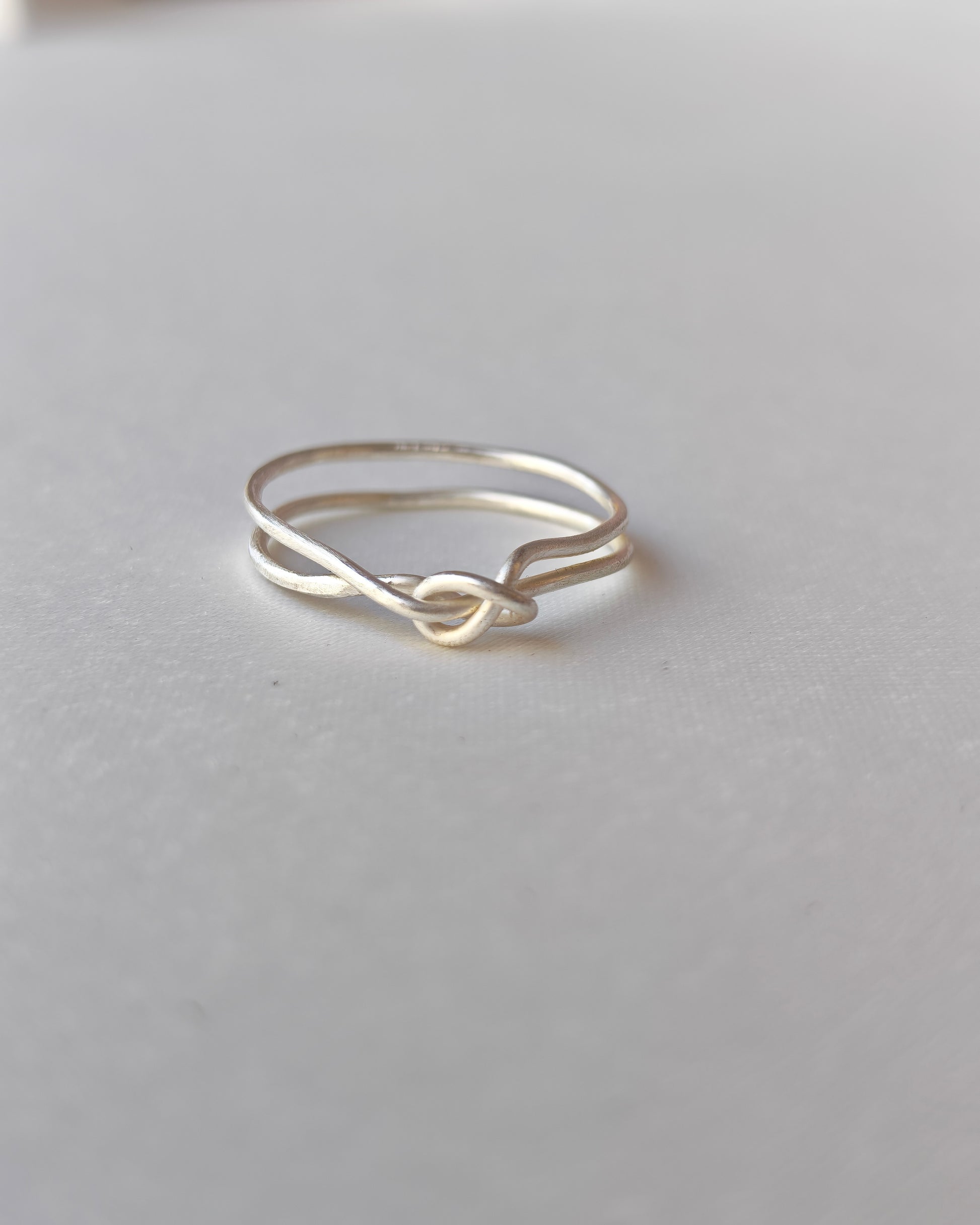 Vinculum — El Yapımı Bağ Motifli Gümüş Yüzük | moirai jewellery